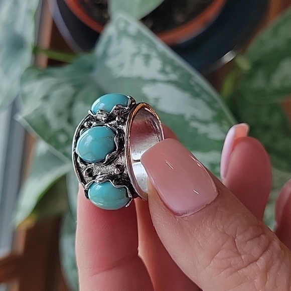 🔥LAST ONE🔥 Chunky Turquoise Howlite Retro Soldered Cuff Ring - Picture 5 of 7